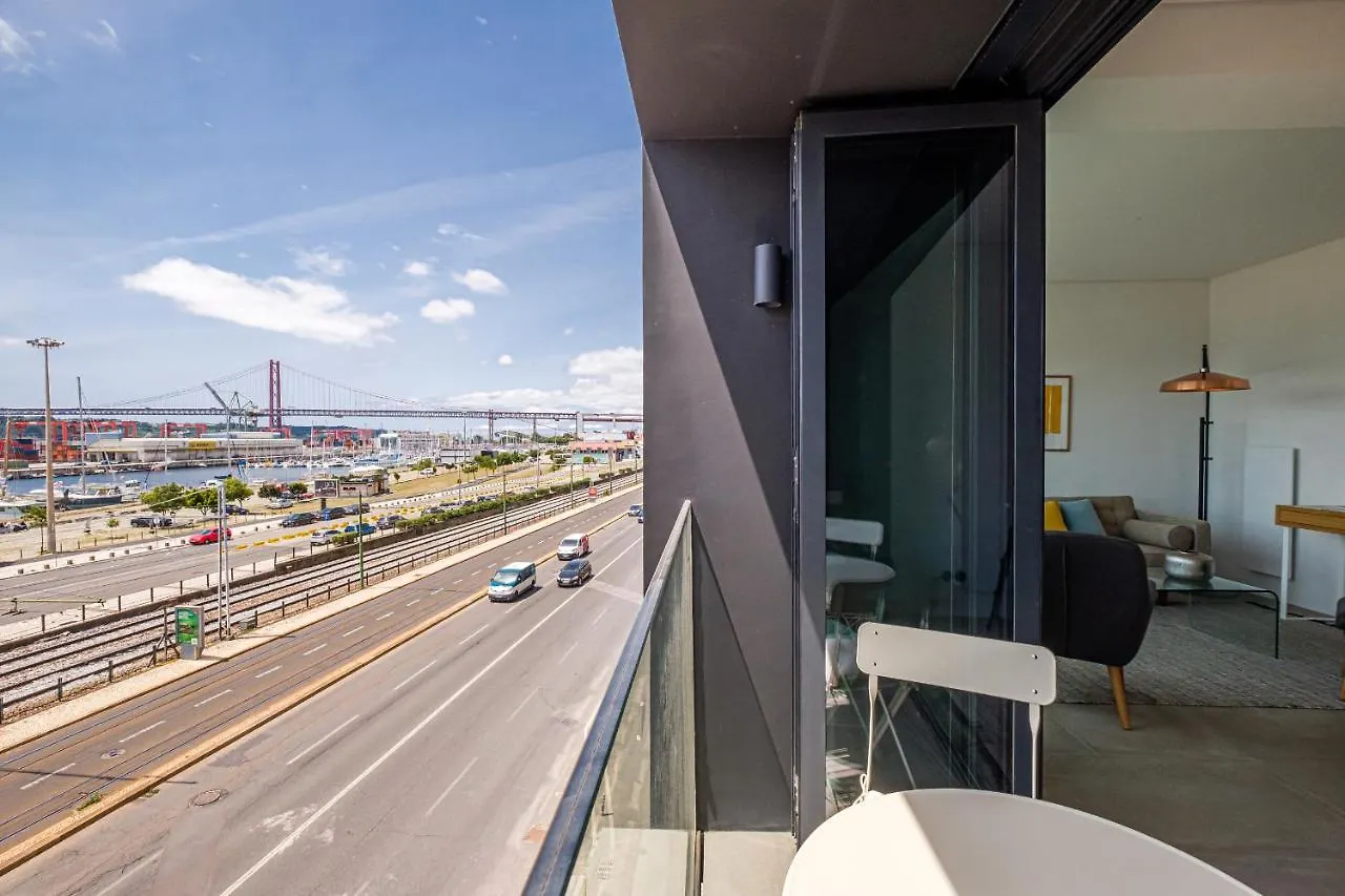 Nomad'S 2Bed Riverside Lisbon Apartment